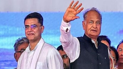 সচিন পাইলট এবং অশোক গেহলটের দূরত্ব ঘোচানোই কংগ্রেসের চ্যালেঞ্জ৷ সচিন পাইলট এবং অশোক গেহলটের দূরত্ব ঘোচানোই কংগ্রেসের চ্যালেঞ্জ৷