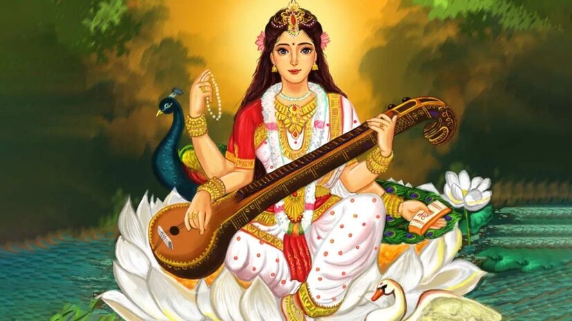 সরস্বতী পুজোয় সাজতে শুরু করে শিক্ষা প্রতিষ্ঠানগুলি। পাশাপাশি পুজোর দিন নানা রঙের শাড়ি-পাঞ্জাবিতে সেজে ওঠে আপামর বাঙালি। সঙ্গে চলতে থাকে পুজো আয়োজন। শিক্ষার্থীদের জন্যে সরস্বতী পুজো খুবই স্পেশাল। সকাল থেকেই উপোস থেকে থেকে বাগদেবীর উদ্দেশ্যে অঞ্জলি দেন তাঁরা।