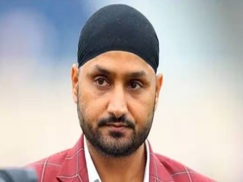আন্তর্জাতিক ক্রীড়া জীবনের ২৩ বছরে হরভজন ভারতের হয়ে ৭১১টি উইকেট নিয়েছিলেন। ২০২১ সালে তিনি যখন অবসর ঘোষণা করেন, তখনই ‘ফ্রেন্ডশিপ’ –এর শ্যুটিং চলছিল। সোশ্যাল মিডিয়ায় তিনি তখন লিখেছিলেন, 'সব ভাল জিনিস শেষ হয়ে যায় এবং আজ আমি সেই খেলাটিকে বিদায় জানাই। এই খেলাই আমাকে জীবনের সবকিছু দিয়েছে। যাঁরা এই ২৩ বছরের দীর্ঘ যাত্রাকে সুন্দর এবং স্মরণীয় করে রেখেছেন, তাঁদের কৃতজ্ঞতা জানাই।’ ২০০৭ সালে টি-টোয়েন্টি বিশ্বকাপ এবং ২০১১ সালে একদিনের বিশ্বকাপ— দু’বারের জয়ী দলের সদস্য ছিলেন হরভজন।