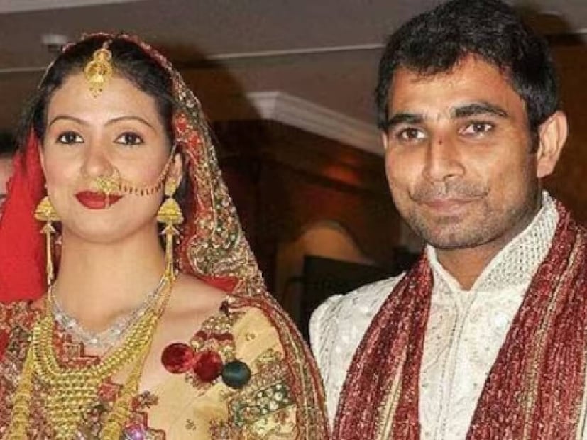হাসিন জাহান স্পষ্ট জানিয়ে দিয়েছেন, শামি ভাল পারফর্ম করলেও তাঁর মনে আলাদা কোনও অনুভূতি হয় না। তবে ভারতীয় দল যেন ফাইনালে জেতে, তিনি প্রার্থনা করবেন।