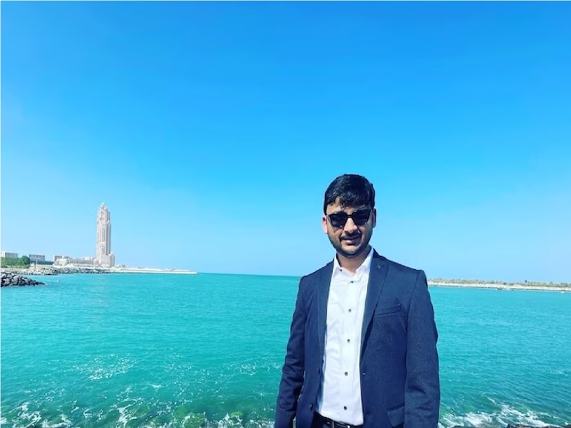 নবীনের ব্যবস্থাপনা বিষয়ে কোনও ডিগ্রি নেই। কিন্তু এই বিষয়ে তার দখল এতটাই আশ্চর্যজনক যে তাঁকে বিভিন্ন রাজ্যের আধাসামরিক বাহিনী, পুলিশ, প্রশাসনিক এবং বিচার বিভাগীয় পরিষেবা প্রশিক্ষণ অ্যাকাডেমিতে অফিসার এবং বিচারকদের ব্যবস্থাপনা বিষয়ের ওপর প্রশিক্ষণ দেওয়ার জন্য ডাকা হয়। এখনও অবধি, নবীন আইআরএস, রাজ্য পুলিশ, প্রশাসনিক পরিষেবা এবং কেন্দ্রীয় রিজার্ভ ফোর্সের হাজার হাজার অফিসার এবং বিচারকদের পরিচালনার প্রশিক্ষণ দিয়েছেন। এছাড়াও, তিনি অনেক রাজ্যের বিভিন্ন সরকারি কমিটির মনোনীত সদস্য যেখানে তিনি ব্যবস্থাপনা  সম্পর্কিত পরামর্শ দেন।'