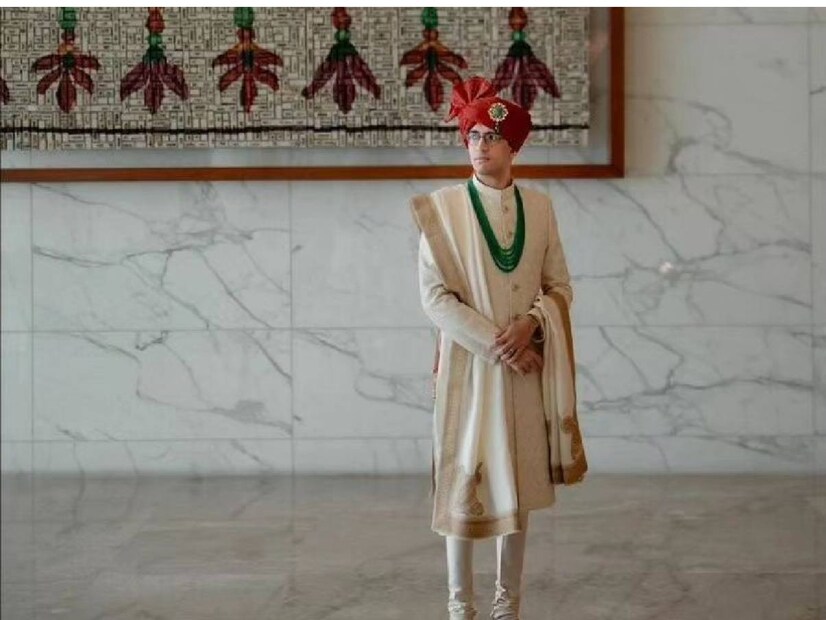 জয় নিজে কলম্বিয়া বিশ্ববিদ্যালয় থেকে স্নাতক পাশ করেছেন। ইতিহাস এবং অর্থনীতি তাঁর বিষয় ছিল। এরপর হার্ভার্ড বিজনেস স্কুল থেকে এমবিএ শেষ করেছেন জয়।