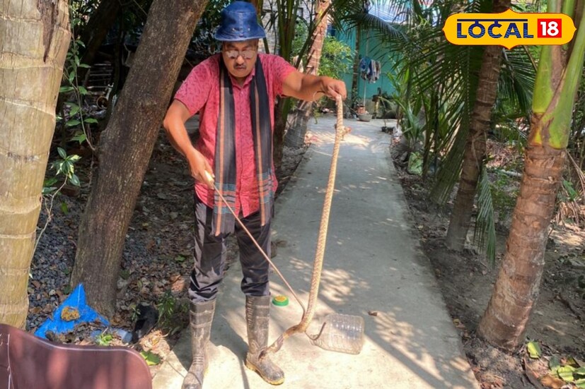 কোন টোটকা ছাড়াই সহজে ধরে ফেলতে বা তাড়িয়ে দিতে পারেন। বিশেষজ্ঞদের মতে, ঘরে সাপ দেখলে আগে নিজেকে শান্ত রাখা উচিত। তারপর সাপ উদ্ধারকর্মীদের জানান, আর যদি তাদের আসতে দেরি হয় আপনii বড় লাঠির সাহায্যে সাপটিকে মাথার উপরে হালকা করে চাপ দিয়ে যাতে সাপের কোন ক্ষতি না হয় সেই দিকটা খেয়াল রাখতে হবে।