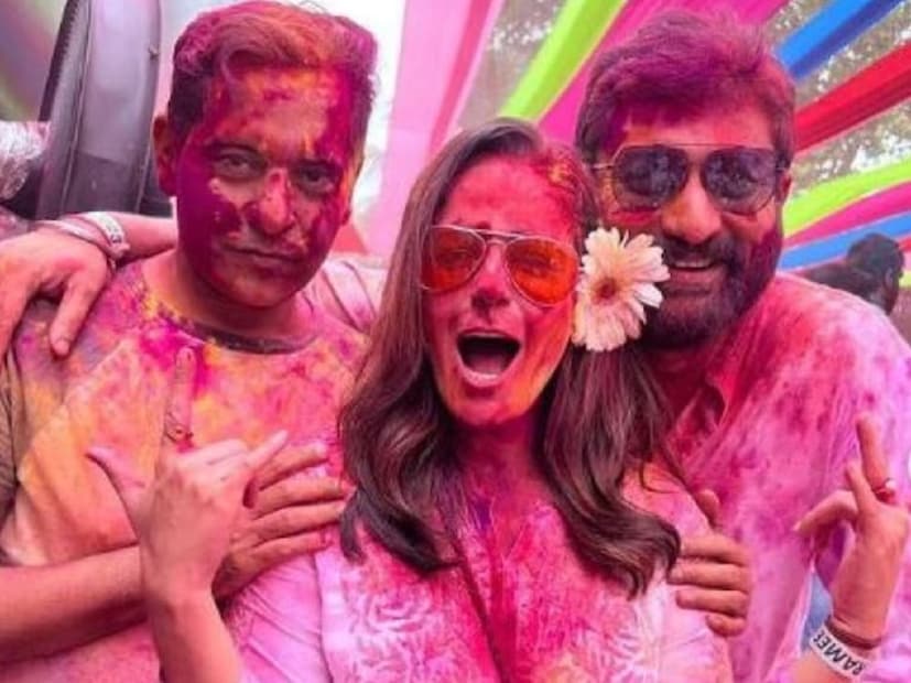 বছরের পর বছর ধরে, দর্শকরা জাস্সির আসল পরিচয় সম্পর্কে অবগত ছিলেন না, অর্থাৎ 'জাস্সি জাইসি কোই নেহি'-এর অভিনেত্রী মোনা সিং। নির্মাতারা অভিনেত্রীর পরিচয় লুকানোর জন্য সম্ভাব্য সব কৌশলের চেষ্টা করেছিলেন এবং তারা এতে সফল হয়েছিল।