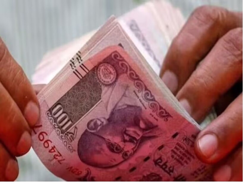 NSC বা ন্যাশনাল সেভিংস সার্টিফিকেট হল কেন্দ্রীয় সরকার সমর্থিত ক্ষুদ্র সঞ্চয় প্রকল্প। ফলে সম্পূর্ণ নিরাপদ। এর পাশাপাশি গুরুত্বপূর্ণ বিষয় হলে এখানে নির্দিষ্ট রেটে রিটার্ন পেয়ে থাকেন বিনিয়োগকারীরা ৷ যে কোনও পোস্ট অফিসে এনএসসি অ্যাকাউন্ট খোলা যায়।
