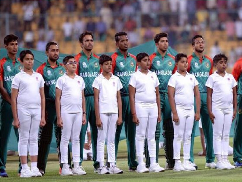 বাংলাদেশের জাতীয় সঙ্গীত সব থেকে দীর্ঘ। এই গান বাজতে সময় লাগে প্রায় ২ মিনিট ৪৫ সেকেন্ড।