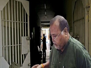 চমর দুর্দিন পার্থর জীবনে