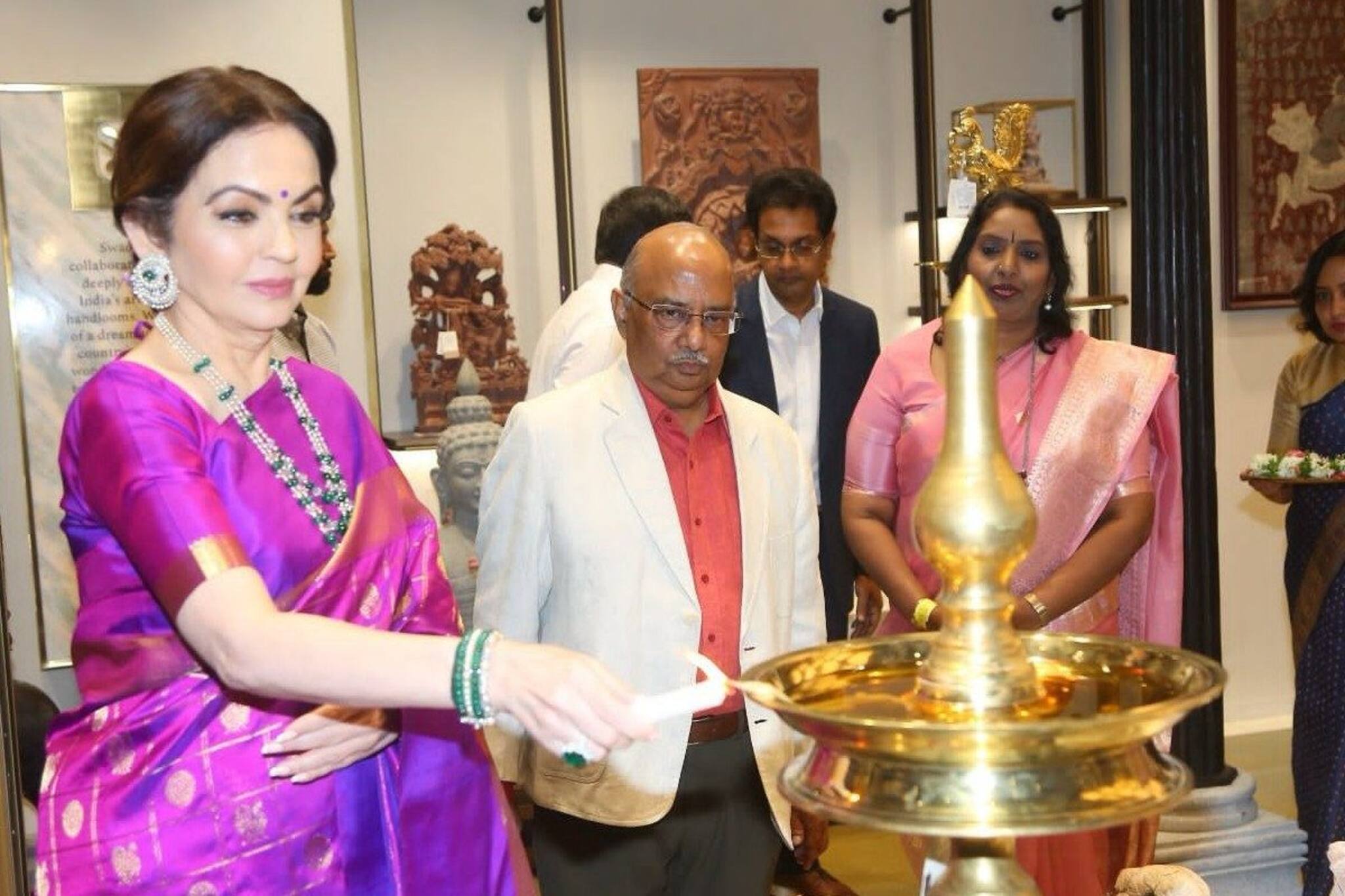 শিল্পীরা পাবেন যোগ্য পারিশ্রমিক, দেশের প্রথম 'স্বদেশ' স্টোর খুলল রিলায়েন্স রিট