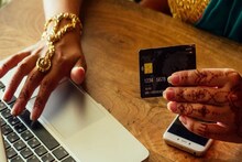 একটার বেশি Credit Card রয়েছে আপনার ? জানেন তো আপনি কটা কার্ড রাখতে পারেন