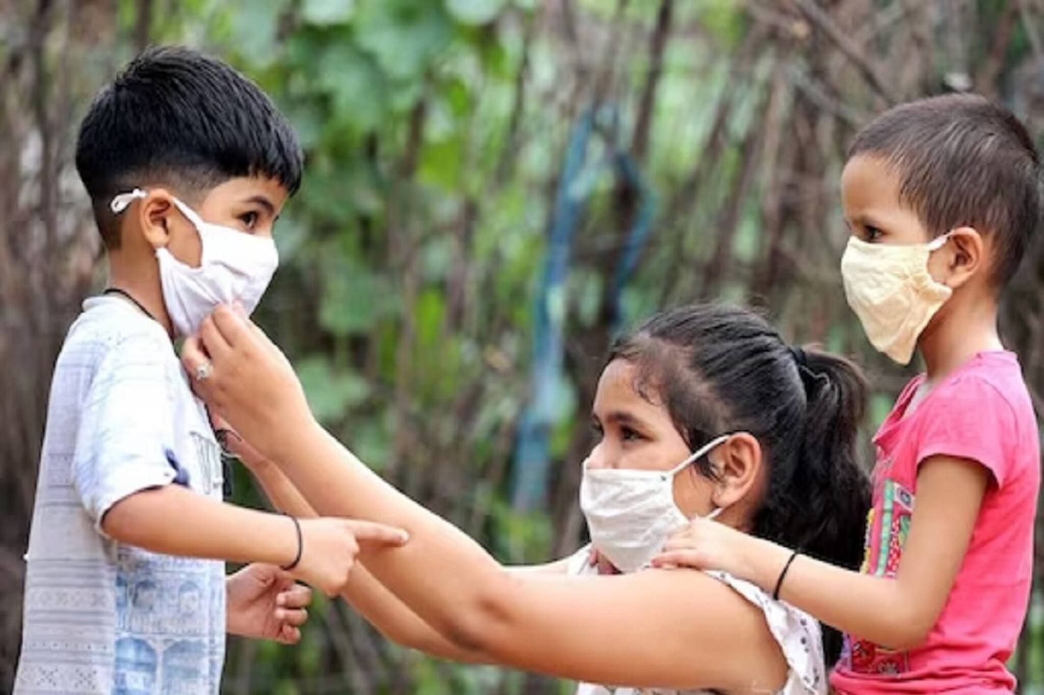 ‘আমরা আমাদের সন্তানদের ধূমপান করতে বাধ্য করছি’, অঙ্কোলজিস্টের কথায় বড় আশঙ্কা