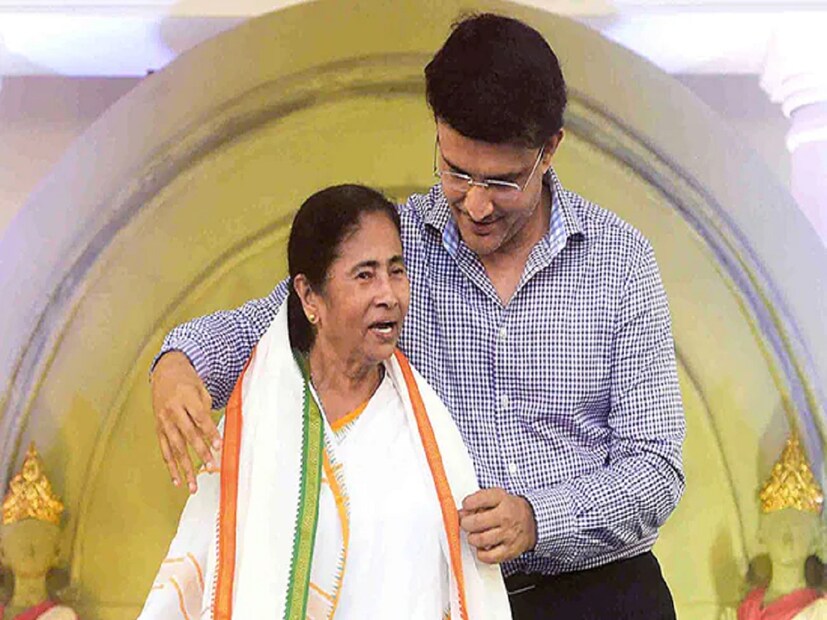 সৌরভকে নিয়ে বড় জল্পনা ছিল একটা সময়। তিনি রাজনীতিতে নামবেন! ২০২২ সালে স্বরাষ্ট্রমন্ত্রী অমিত শাহ যখন তাঁর বাড়িতে এসেছিলেন। তবে সেসব সম্ভাবনা দাদা হেলায় উড়িয়ে দিয়েছেন।