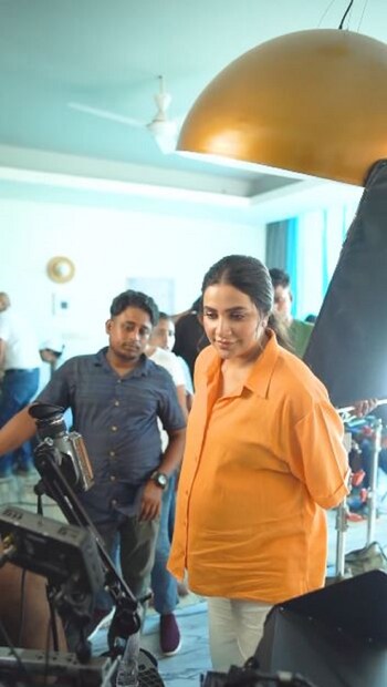 শ্যুটিং বন্ধ রাখলেও নিয়মিত যোগব্যায়ম বা ফোটোশ্যুটে দেখা গিয়েছে অভিনেত্রীকে৷ 