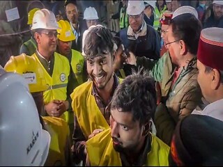 অবশেষে হাসিমুখ{ পিটিআই