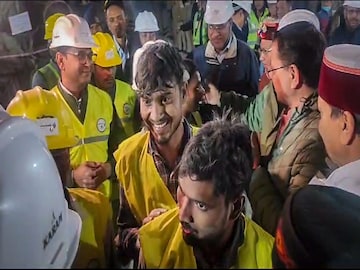 অবশেষে হাসিমুখ{ পিটিআই