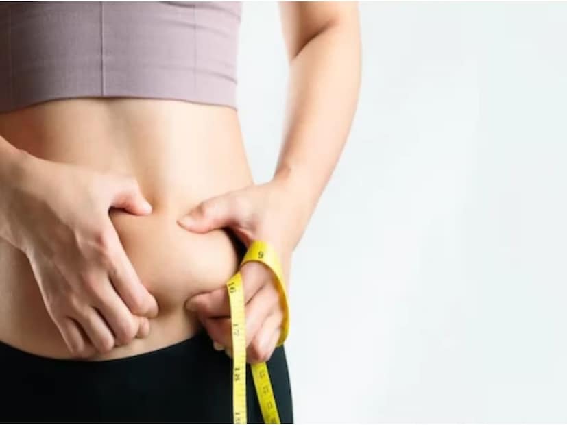 বর্তমানে বাড়তে থাকা ওজন অনেকেই চিন্তার কারণ। মূলত ব্যস্ত জীবনযাত্রা আর খারাপ খাদ্যাভাসের কারণেই এটি হয়ে থাকে। এগুলির ফলে ওবেসিটিও দেখা যায়। সেখান থেকে শরীরে বাসা বাঁধে নানা রোগ। তাই অতিরিক্ত ওজন কমিয়ে নিজের সঠিক ওজন কী ভাবে আনবে তা নিয়ে অনেকেই ভাবেন। অনেকে কিছুদিন চেষ্টাও করেন কিন্তু তারপর হাল ছেড়ে দেন। তাঁদের কাছে অনুপ্রেরণা হতে পারেন ক্যান্ডেস স্ট্রীচ। তার ওজন ছিল ১৩৩ কেজি সেই ওজনকে তিনি ৬৮ কেজিতে নামিয়ে আনেন।