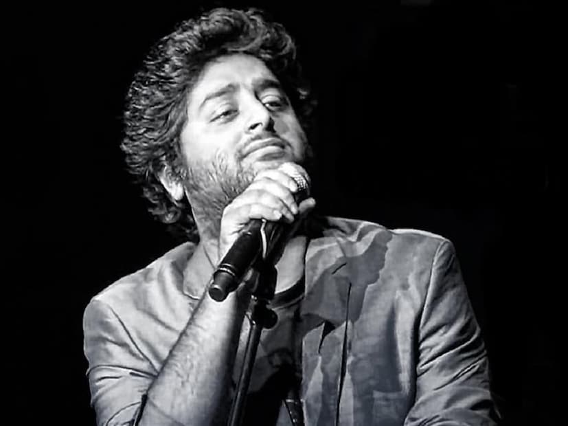 অরিজিৎ সিং-- ‘ফেম গুরুকুল’ নাম একটি রিয়েলিটি শো-তে প্রাথমিক পর্যায়ে গান গেয়েছিলেন এই তরুণ। শেষ পর্যন্ত যেতে পারেননি। কিন্তু সেই অরিজিৎ-ই আশিকি ২-এর ‘তুম হি হো’ গেয়ে সাড়া ফেলে দিলেন গোটা দেশে।