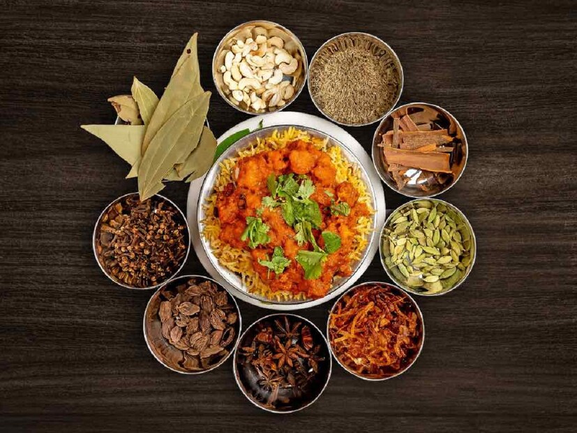 কিন্তু বিরায়নিতে সব স্পাইসি মশলা থাকে! তা দিয়ে কীভাবে ত্বকের যত্ন হতে পারে! ভাবছেন তো কী সেই ম্যাজিক মশলা! photo source collected