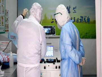 এবার ভারতেও 'চিনা নিউমোনিয়া', কোভিড-কালে বেশি অ্যান্টিবায়োটিক খাওয়াতেই এই রোগ? এবার ভারতেও 'চিনা নিউমোনিয়া', কোভিড-কালে বেশি অ্যান্টিবায়োটিক খাওয়াতেই এই রোগ?