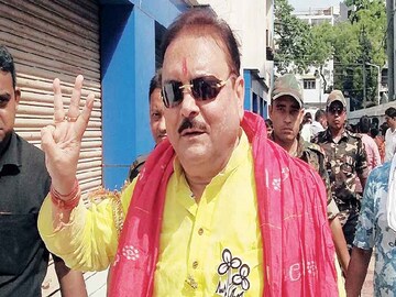 মদনের কাঁধে অস্ত্রোপচার হল৷ 