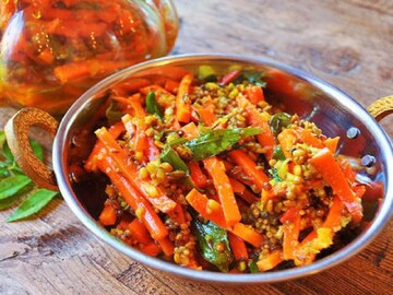 শীতকালে রোজ আচার খাচ্ছেন? বিশেষজ্ঞের থেকে জানুন শরীরের ক্ষতি হচ্ছে নাকি ভাল!