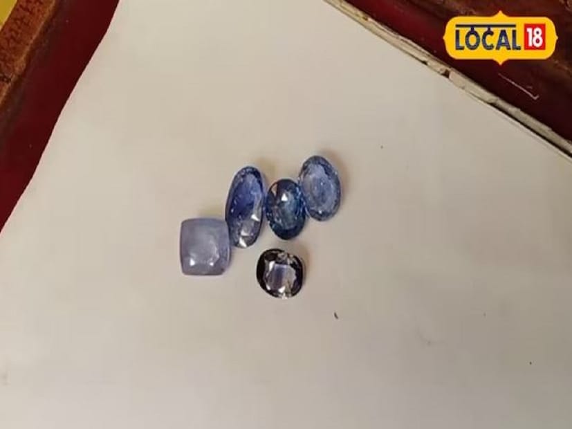 তবে আজ আমরা একটি রত্নের বিষয়ে আলোচনা করব, যা পরলে কোটিপতি হওয়ার সম্ভাবনা বৃদ্ধি পায়। আমরা কথা বলছি নীলার বিষয়ে। এই রত্নটি অত্যন্ত শক্তিশালী রত্ন হিসেবে গণ্য হয়। ঝাড়খণ্ডের জ্যোতিষী এই বিষয়ে আলোকপাত করেছেন।