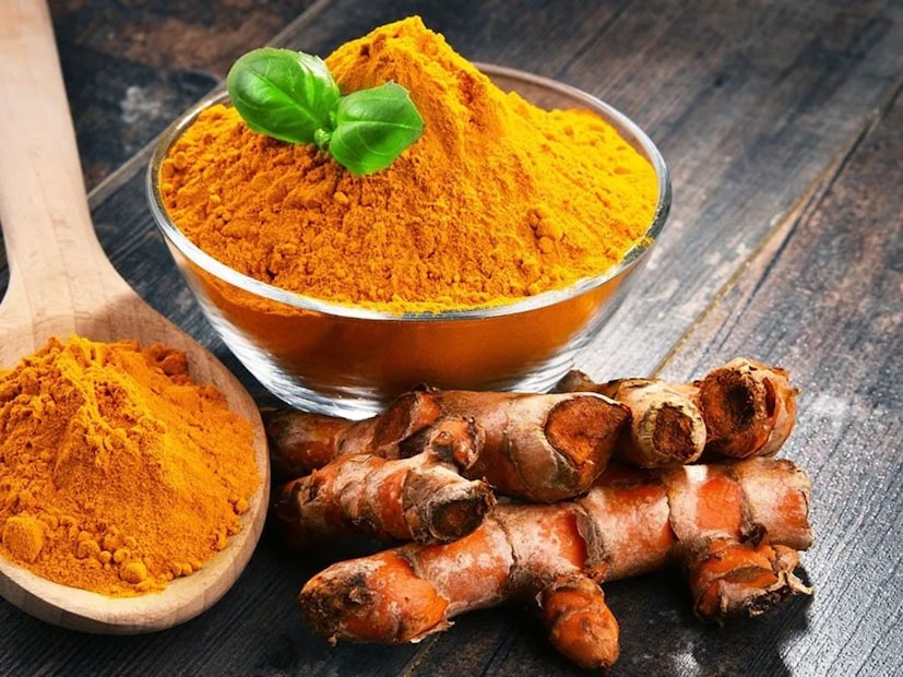 ডক্টর ভি কে পান্ডে বলেন, শরীরের কোথাও ব্যথা হলে রাতে ঘুমানোর আগে এক গ্লাস গরম দুধে আধা চা চামচ হলুদ মিশিয়ে তাতে সামান্য গুড় মিশিয়ে নিন। 