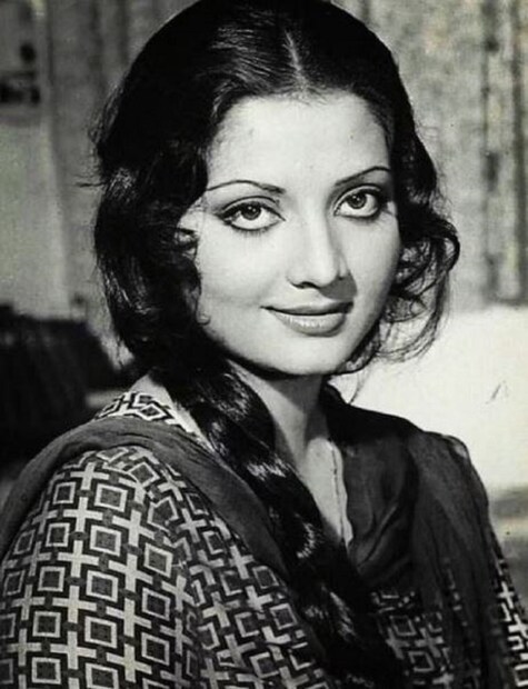 একটি সর্বভারতীয় সংবাদমাধ্যমে কথোপকথনে নমাশি চক্রবর্তী তাঁর ব্যক্তিগত ও পেশাগত জীবন নিয়ে অনেক কথা বলেছেন। এ সময় তাঁকে যখন প্রশ্ন করা হয়, কেন তিনি তাঁর মায়ের সঙ্গে তার সম্পর্কের কথা বলেন না? এ নিয়ে নমাশি খুব নজরকাড়া জবাব দিয়ে ভক্তদের মন জয় করেছেন।