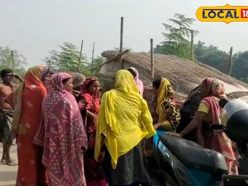 গৃহবধূর ধর্না দিতেই গ্রামের বাসিন্দাদের ভিড় 
