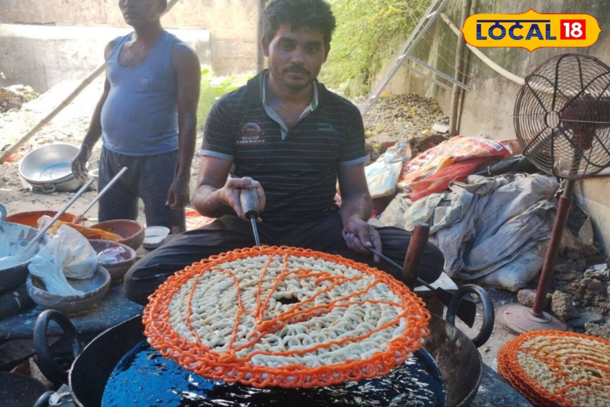 গাড়ির চাকার আকারের বিশাল জিলিপি! বরাত দিলেই তৈরি