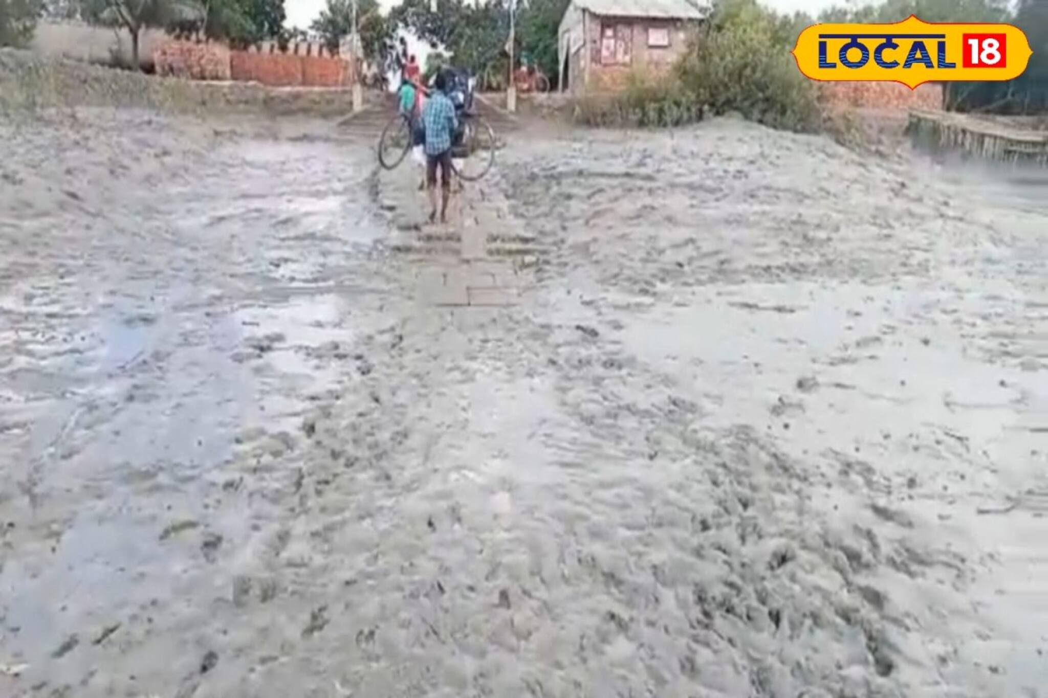 পলি জমে চলাচলের অসুবিধা ,চন্দনপিড়ির খেয়াঘাটের সমস্যা সমাধানের দাবি এলাকাবাসীর