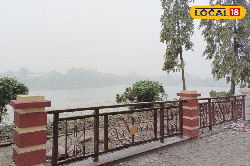 আবহাওয়ার রিপোর্ট অনুযায়ী আজকের সর্বোচ্চ তাপমাত্রা থাকতে চলেছে ২৭° সেলসিয়াস। এবং সর্বনিম্ন তাপমাত্রা থাকতে চলেছে ১৭° সেলসিয়াস। আকাশ হালকা মেঘাচ্ছন্ন থাকবে সারাটা দিন। (রিপোর্টার-- সার্থক পণ্ডিত)