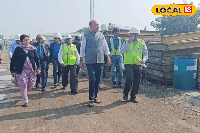 কল্যাণীর কাঁপা মোড় থেকে নিমতা বেলঘড়িয়া এক্সপ্রেসওয়ে পর্যন্ত ৩৫ কিলোমিটার দীর্ঘ কল্যাণী এক্সপ্রেসওয়ে ছ’লেনের করার কাজ চলছে জোর কদমে