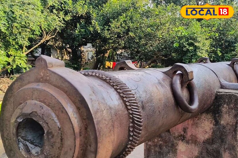 জাহান কোষা কামান এই কামানটি তৈরিও করেন জনার্দন কর্মকার। কামানটির দৈর্ঘ ৫.৫০ মিটার, প্রস্থ ১.৭০ মিটার ও ওজন আনুমানিক ৭৯০০ কেজি।