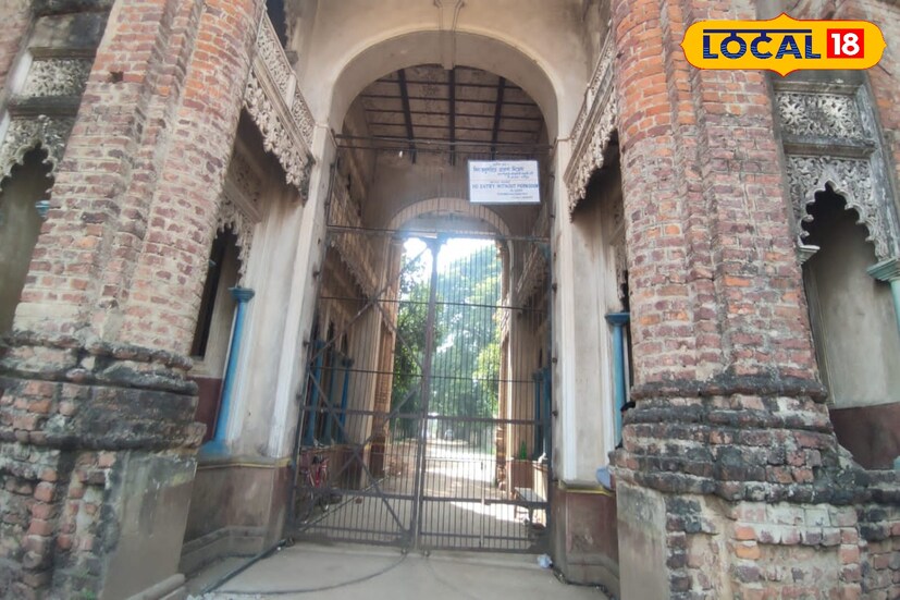 বিশেষ অনুমতিতে রাজবাড়ির অলিন্দ্য ঘুরে দেখার সুযোগ মেলে। এ-ছাড়াও দুর্গোৎসবের সময় সর্বসাধারণের জন্য খুলে দেওয়া হয় রাজবাড়ির দরজা। তাহলে পুরুলিয়া বেড়াতে এলে আপাতত আপনাকে রাজবাড়ির বাইরে থেকেই চাক্ষুষ করে ফিরে যেতে হবে।  (রিপোর্টার-- শর্মিষ্ঠা ব্যানার্জি বৈরাগী)