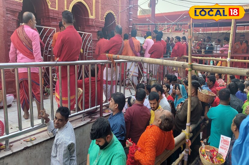 এছাড়াও দুপুরের খাওয়ার ব্যবস্থা রয়েছে মন্দিরের মধ্যে। আর পুজো দেওয়ার লাইন যাতে ঠিকভাবে পরিচালনা করা হয় এবং যাতে বেশি গর্ভ গৃহের মধ্যে ভিড় না জমে সেই কথা মাথায় রেখে তারাপীঠ মন্দিরে ভেতরে ছবি তোলা সম্পূর্ণভাবে নিষিদ্ধ রয়েছে।