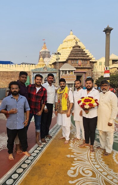 কিছুদিন আগে পুরী গিয়েছিলেন প্রসেনজিৎ চট্টোপাধ্যায়৷ জগন্নাথ মন্দিরে পুজোও দেন৷ সেখানেও তাঁর সঙ্গে ছিলেন রাম সিং৷ 