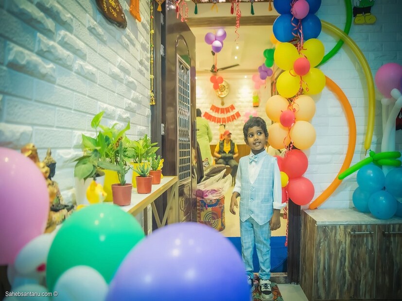 রঙিন বেলুনে সেজে উঠেছিল তাঁর নতুন ফ্ল্যাট৷ (Photo-Facebook/Jojo Mukherjee)