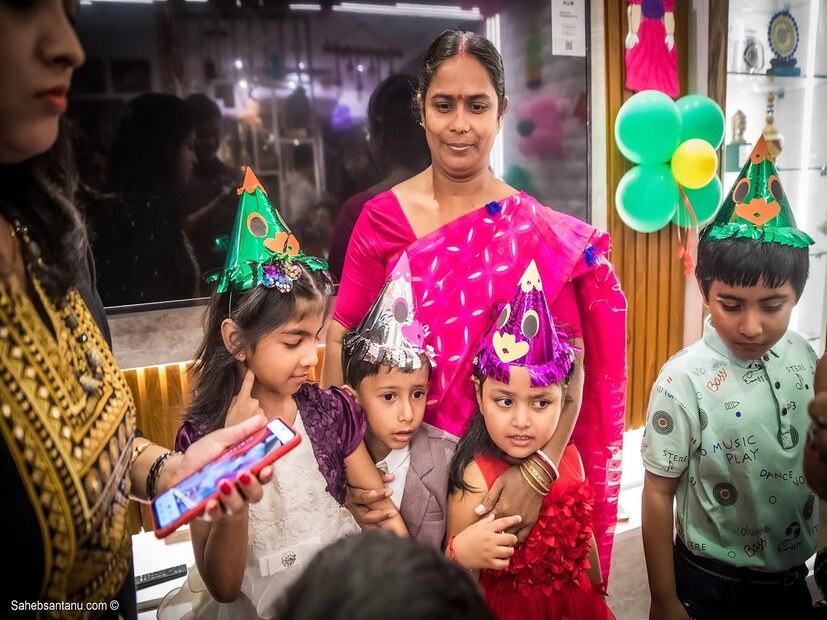 ডানলপে রয়েছে তাঁর শ্বশুড়বাড়ি, টালিগঞ্জে তাঁর নিজের ফ্ল্যাট৷ তবে ছেলের জন্যই মূলত তিনি নতুন ফ্ল্যাট কিনেছেন৷ এটি একটি আবাসনের ফ্ল্যাট৷(Photo-Facebook/Jojo Mukherjee)