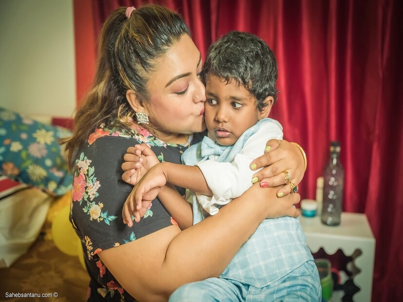 এদিনের ছবিগুলো সঙ্গীতশিল্পী নিজেই শেয়ার করেছেন৷ (Photo-Facebook/Jojo Mukherjee)