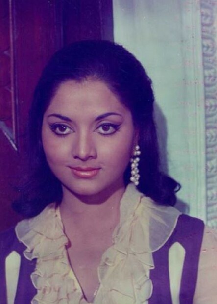 ১৩ আগস্ট ১৯৫২ সালে জন্ম গ্রহণ করেন যোগীতা বালি৷ ছোটবেলা থেকেই চলচ্চিত্র জগতের পা রাখেন তিনি৷ কারণ তিনি ছিলেন বিখ্যাত অভিনেত্রী গীতা বালির ভাগ্নি। এ ছাড়া তাংর বাবা যশবন্তও বলিউডের সহকারী হিসেবে কাজ করেছেন। যোগীতা বালির বলিউডে অভিষেক হয় ১৯৭১ সালে 'পার্বনা' ছবির মাধ্যমে।