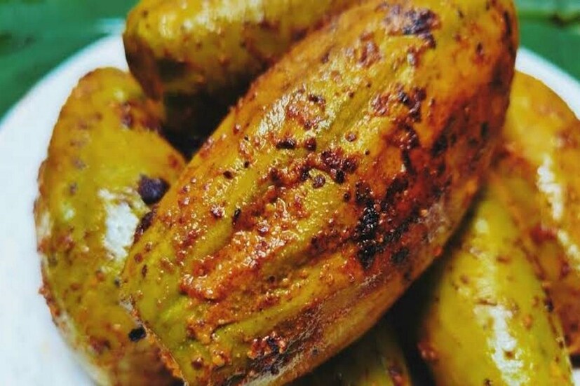 পটলের বীজের নানা রকম গুণ থাকলেও, এর আস্তরণটি রীতিমতো শক্তপোক্ত হয়। ফলে সেই আস্তরণটি ভাল করে হজম হয় না অনেক সময়। খুব বিরল কিছু ক্ষেত্রে এর ফলে পেটে ব্যথা হতে পারে। সেক্ষেত্রে চিকিৎসকের পরামর্শ নিতে হবে। (Disclaimer: এই প্রতিবেদনটি কেবলমাত্র সাধারণ তথ্যের জন্য, তাই বিস্তারিত জানতে হলে সর্বদা বিশেষজ্ঞের পরামর্শ নিন।)