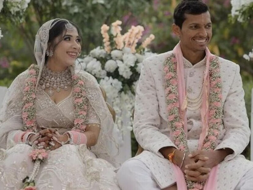 নবদীপ সাইনি: ভারতীয় দলের আরও এক পেসার নবদীপ সাইনিও চলতি বছরে বিয়ে করেন। ২৪ নভেম্বর দীর্ঘদিনের বান্ধবী স্বাতী আস্থানার সাথে গাঁটছড়া বাঁধেন। বিয়ে উপলক্ষ্য়ে রাজকীয় অনুষ্ঠানের আয়োজন করা হয়।