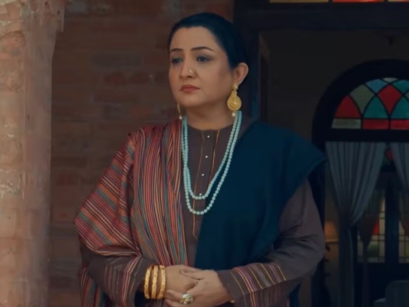 পাকিস্তান সিনেমার অত‍্যন্ত দক্ষ অভিনেত্রী নাদিয়া। 'সুনো চন্দ'-এর মতো হিট শো-এর অংশ ছিলেন তিনি। পর্দার পাশাপাশি নাটকেও তাঁর সমান দক্ষতা। বর্তমানে মূলত তাঁকে মায়ের ভূমিকায় অভিনয় করতে দেখা যায়। পর্দায় বহুবার মায়ের চরিত্র ফুটিয়ে তুললেও বাস্তবে তিনি মা হতে পারেননি। 
