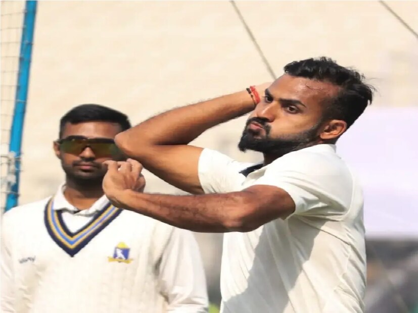 দীপকের জায়গায় আকাশদীপ ভারতীয় দলে জায়গা পেয়ে গেছেন৷ তিনি দক্ষিণ আফ্রিকা পাড়ি দিয়ে দলের সঙ্গে যোগ দেবেন৷