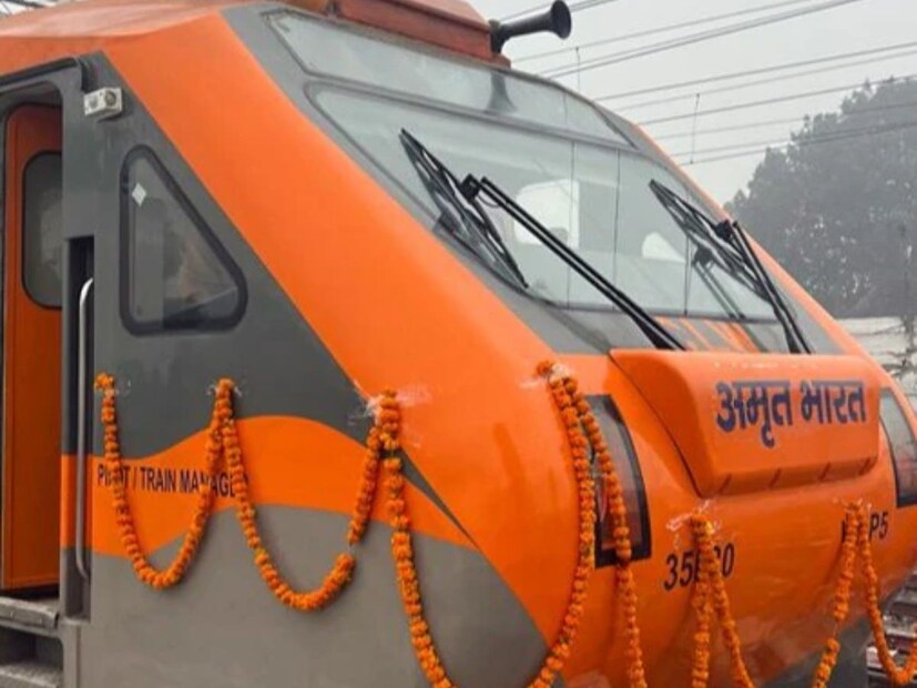 জার্ক মুক্ত Semi permanent coupler, Sealed vestibule gangway, এক্সট্রুশন-সহ এসিপি প্যানেলিং-এর ব্যবস্থা রয়েছে। উন্নত এবং নান্দনিকভাবে আনন্দদায়ক আলোর ব্যবস্থাও রয়েছে। রেডিয়াম আলোকসজ্জিত ফ্লোরিং স্ট্রিপ রয়েছে। এছাড়া লাগেজ রুমে সিসিটিভি, গার্ড রুমে মনিটর, বিশেষ ভাবে সক্ষম জন্যও র‍্যাম্পের ব্যবস্থা রয়েছে।