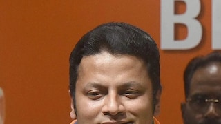 শাহী নির্দেশে পদ খুইয়ে সোশ্যাল মিডিয়ায় তাৎপর্যপূর্ণ মন্তব্য অনুপম হাজরার