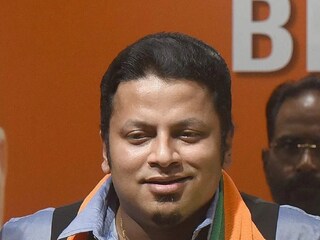 শাহী নির্দেশে পদ খুইয়ে সোশ্যাল মিডিয়ায় তাৎপর্যপূর্ণ মন্তব্য অনুপম হাজরার