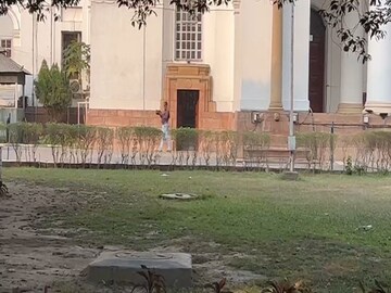 বিধানসভায় এসে ঘটনাস্থলে ভিডিওগ্রাফি করে পুলিশ৷ 