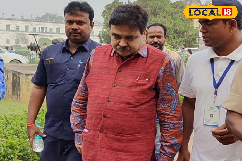 *বর্তমানে যুব সমাজ ও সাধারণ মানুষের কাছে খুব জনপ্রিয় কলকাতা হাইকোর্টের মাননীয় বিচারপতি অভিজিৎ গঙ্গোপাধ্যায়। একদিনের ঝটিকা সফরে তিনি এসেছেন শনিবার মুর্শিদাবাদে। শনিবার একাধিক কর্মসূচি রয়েছে তার বলেই জানা গিয়েছে। সফর শেষ করেই শনিবার ফের তিনি ফিরে যাবেন পুনরায় কলকাতায়।