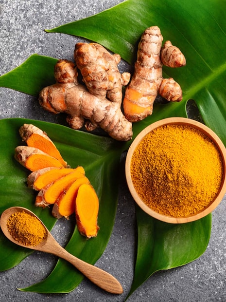 Turmeric Price: প্রাকৃতিক দুর্যোগের কারণে হলুদ চাষ কিছুটা হলেও কম হয়েছে। অন্যদিকে হলুদ চাষ বন্ধ করে একটু বেশি লাভের আশায় অন্য চাষে মন দিয়েছেন অনেক চাষি। 